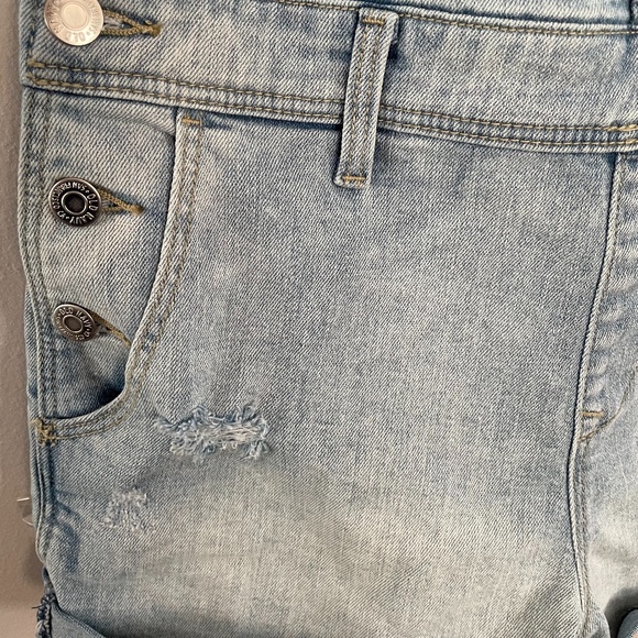 Old Navy Distressed Bib shorts - Picture 5 of 9